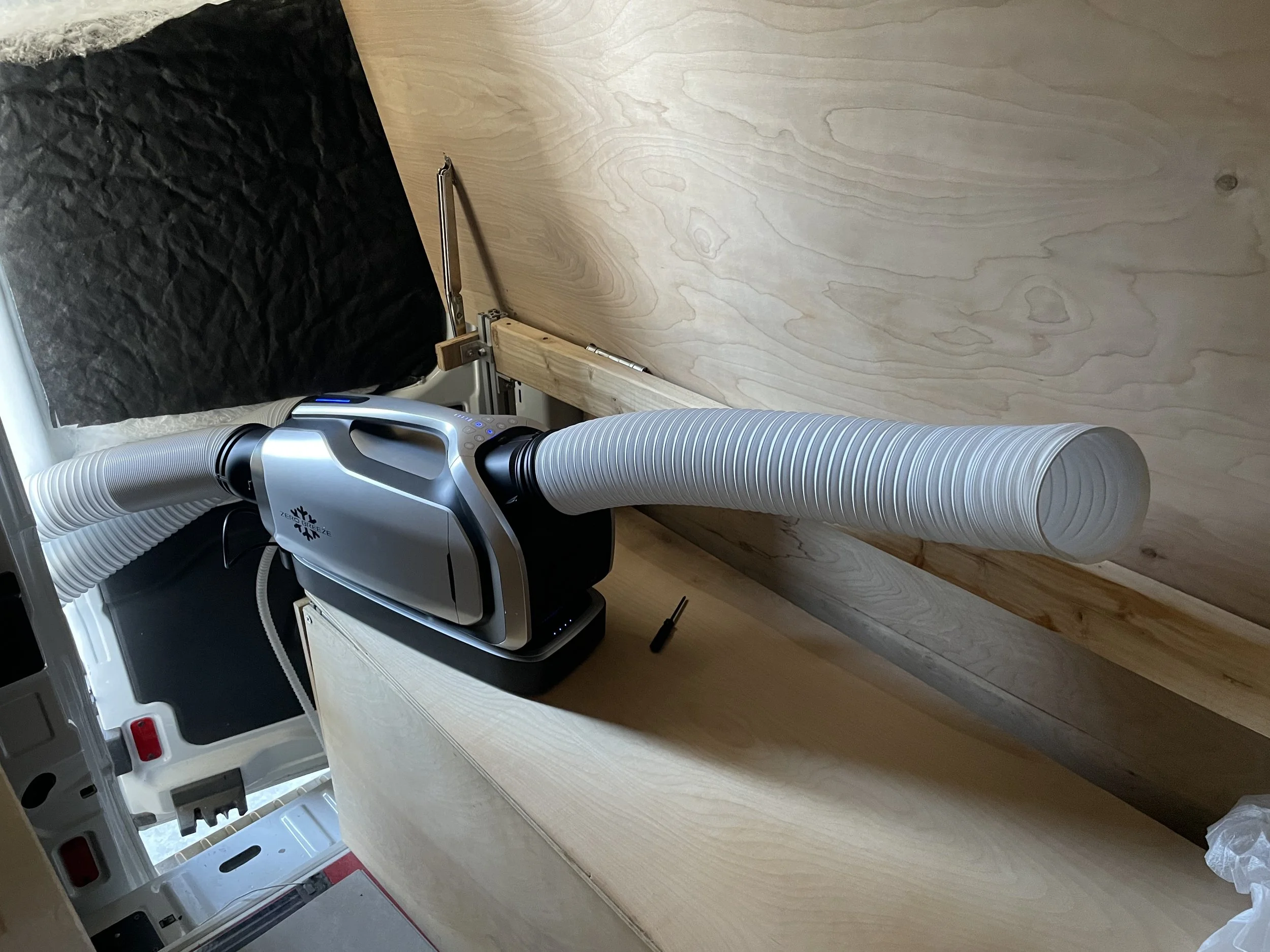 Air Conditioner - Photo 4
